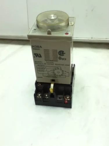 OMRON H3BA TIMER WItH BASE