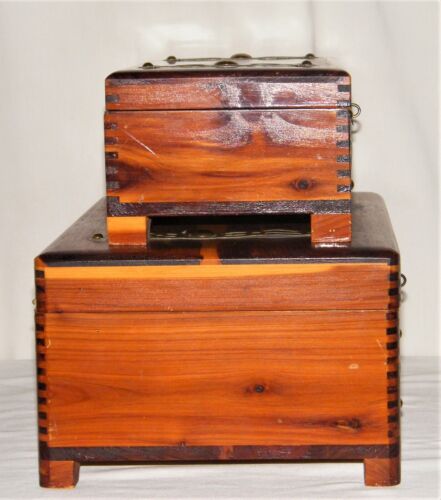 Vtg Lot (2) Graduated DOVETAILED CEDAR WOOD BOXES~BRASS ACCENTS Footed~Jewelry - Picture 4 of 12