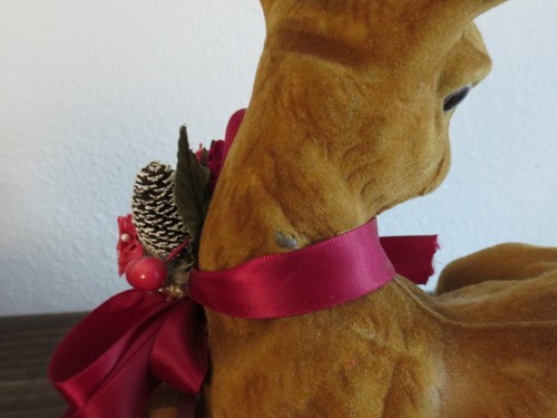 Set of 3 Vintage Large Sitting Flocked Deer Does Fawn Holiday - Picture 10 of 16