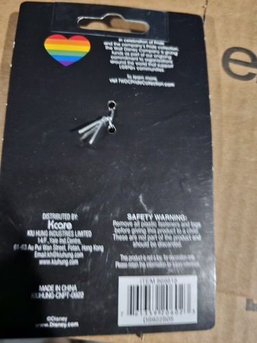 Disney Pride Collection Mickey Mouse Rainbow Key Chain, 2023 NEW - Picture 3 of 4