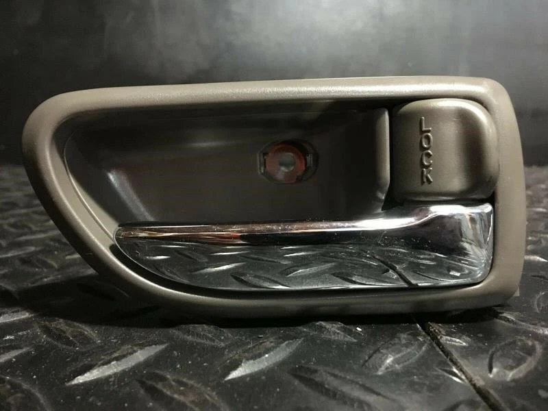 Ручка передней пассажирской двери 94–01 Subaru Outback - Изображение 2 из 4