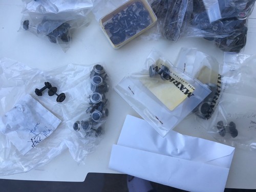 50 + Lot of HO Metal Axle Wheels for Model Trains - Picture 2 of 3