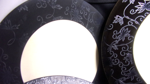 [LOT OF 4]HAUSENWARE CREAM/BLACK FLORAL 1-13.5" PLATTER &3~10.75” DINNER PLATES - Picture 11 of 20