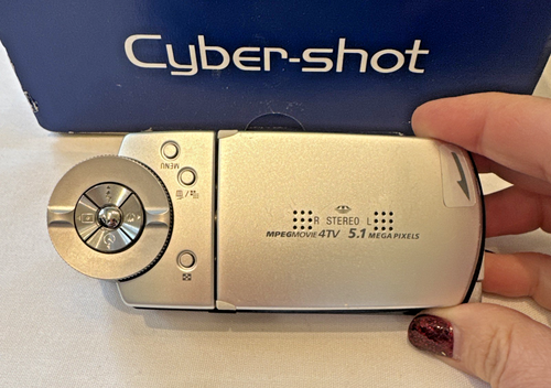 NICE! Sony Cybershot DSC-M2 Silver 5.1MP Camera w/ Power Cord - TESTED - Picture 4 of 7