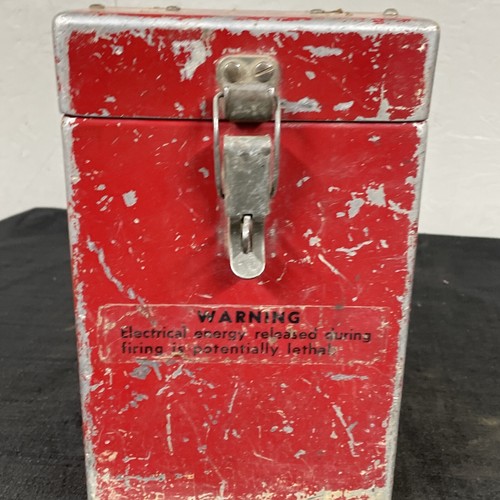 VME Blasting Machine Model 225A Electric blasting Cap detonator Circa 1980 - Picture 10 of 14