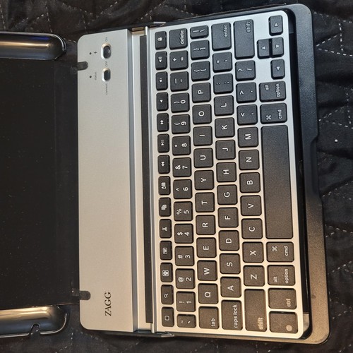 Zagg ZAGGfolio Case With Bluetooth Keyboard For Apple Ipad 2 - Picture 8 of 10