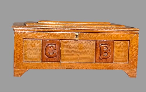 Primitive Antique Wood Grain Painted Lidded Box or Small Chest Carved Initials - Picture 1 of 20