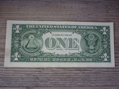 SERIES 2001 $1 DOLLAR BILL FEDERAL RESERVE NOTE UNCIRCULATED - Picture 3 of 3