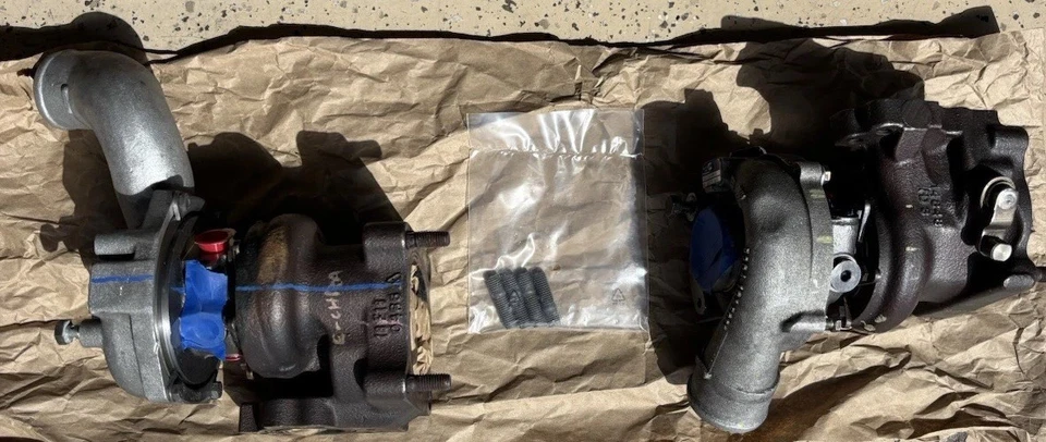 Audi S4 RS4 2.7 Bi Turbo K04 Borge Warner Turbos OEM Genuino con Nuevos CHRA’s/Studs Foto 3 de 4