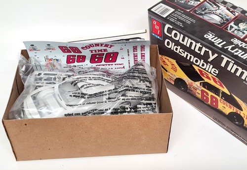 AMT 1/25 Oldsmobile Country Time Nascar Plastik Modellauto Bausatz - Bild 4 von 6