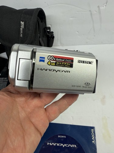 Sony Handycam DCR-SX40 Camcorder – 2GB card, 1 Batteri power/AV/USB cords Works - Picture 2 of 9