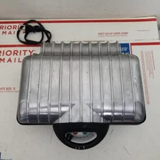 VillaWare Uno Series Waffler Makes Six Belgium Waffle Sticks Model 2008 TESTED