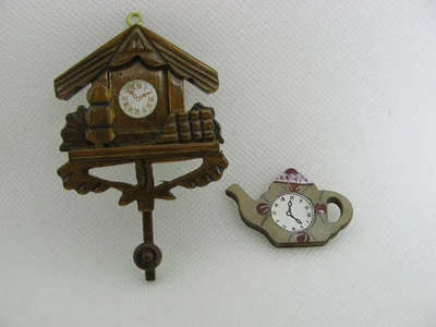Puppenhaus - Zubehör Maßstab 1:12 - 2 Wanduhren Holz ca. B 4,5 cm H 7 cm (303) - Bild 1 von 3