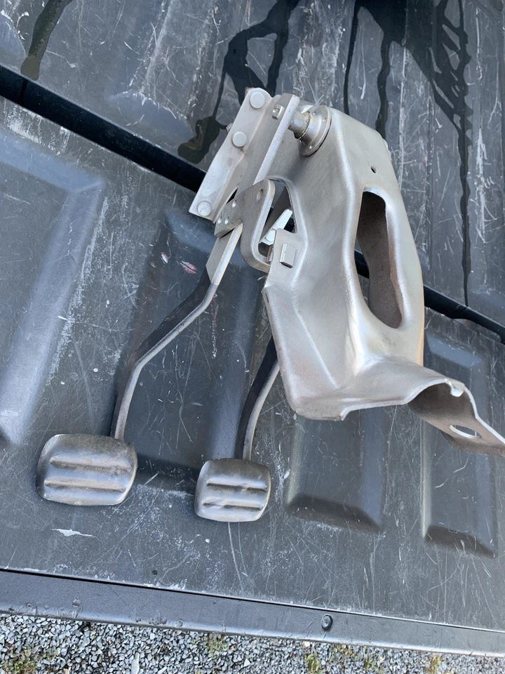 1965 1966 1967 Impala Belair Biscayne montaje de pedal manual tamaño completo GM bonito Foto 2 de 4