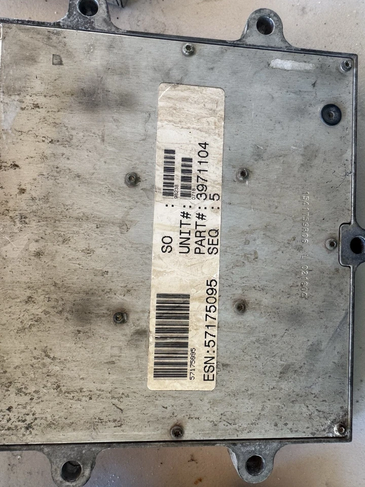Dodge Ram 2500 Cummins 2004 5,9 L motor diésel computador ECM ECU 3971104 Foto 2 de 2