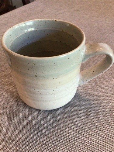BAUM HEARTH  Green/ Speckled Oatmeal set of 2 natural stoneware mugs EUC - Picture 6 of 6