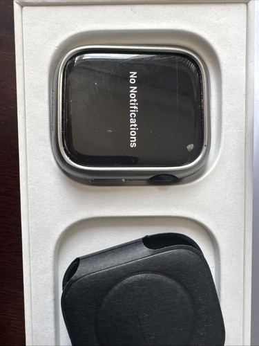 Apple Watch Series 8 45mm Midnight Aluminium Case GPS+Cellular - Picture 14 of 15