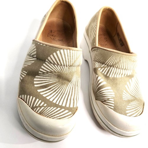Dansko Volley Chino Vegan Tropical Print Beige White Clogs Sz 37 Slip Resistant - Picture 8 of 12