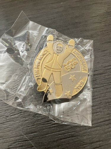 2009 gold & silver Alaska Fur Rendezvous collectors pin. NEW - Picture 1 of 5