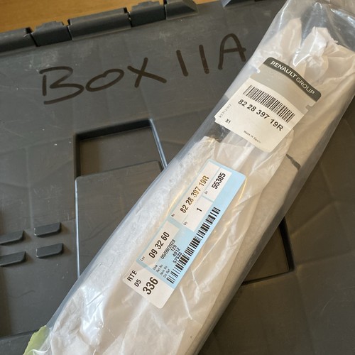 RENAULT GENUINE CAPTUR 2020-ON REAR RIGHT DOOR EXTERIOR PILLAR TRIM 822839719R - Picture 4 of 5