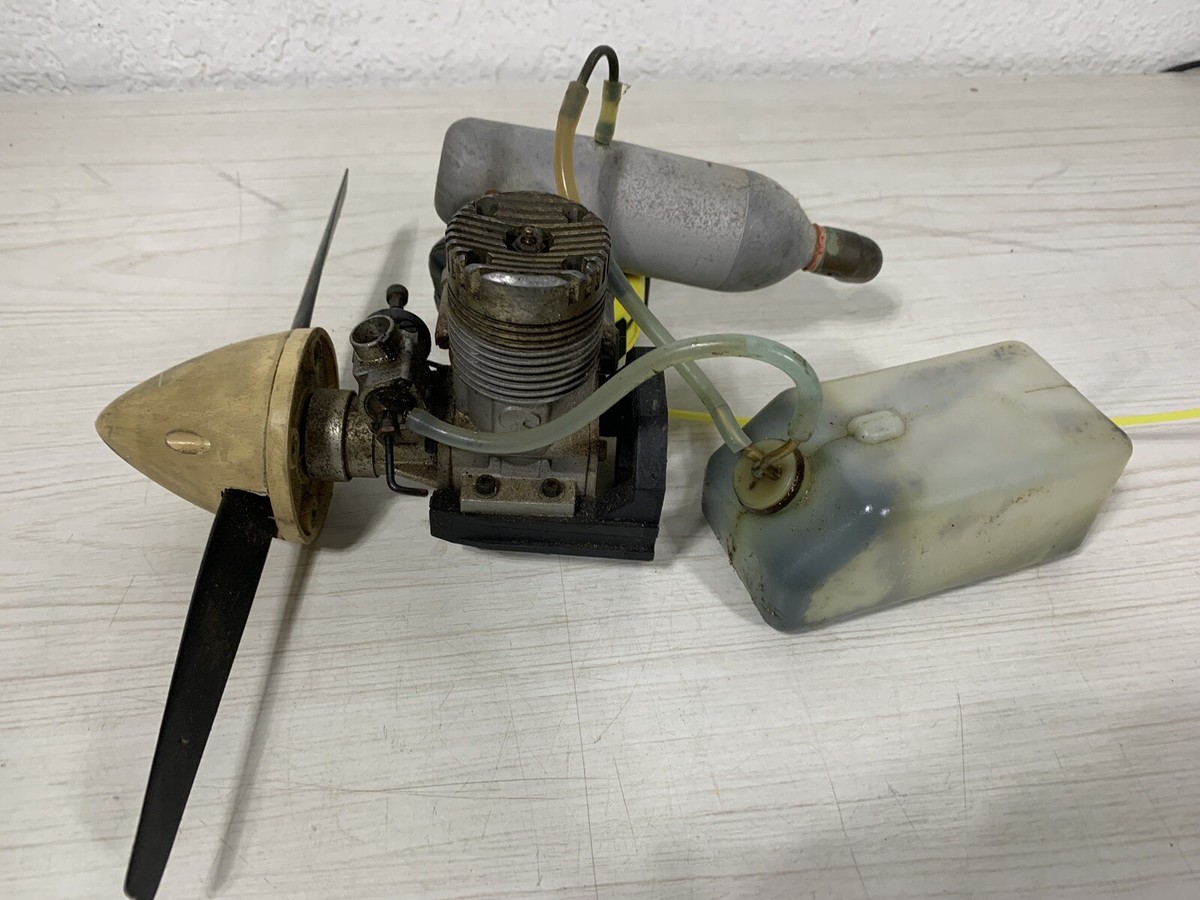 Vintage SUPER TIGRE 61 RC Engine Made in Italy, with Prop, Tank