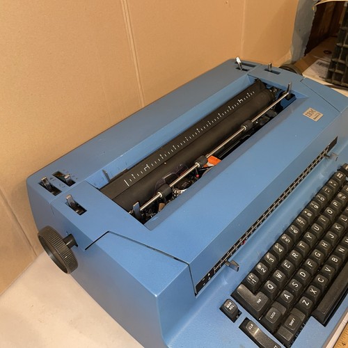 Vintage IBM Selectric II Correcting Typewriter Blue For Parts - Does Not Advance - Picture 3 of 5