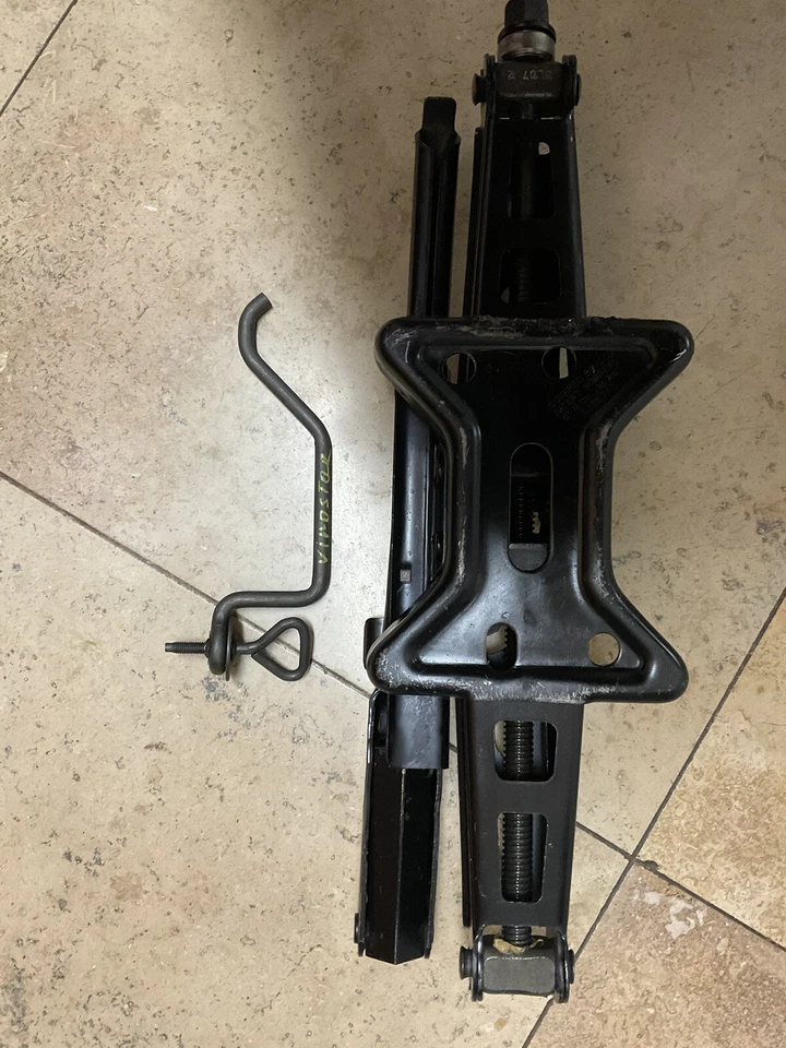 Gato de neumático Ford Windstar 1999-2003 con herramientas OEM Foto 3 de 4