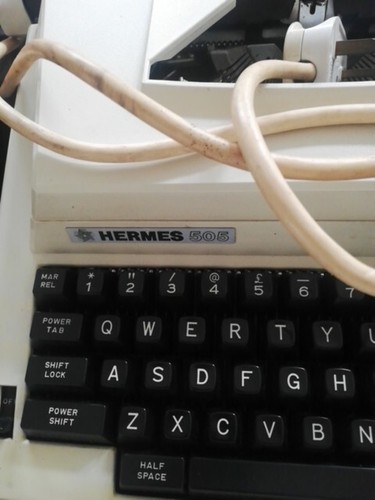 Hermes 505 Vintage Electrical Typewriter Not Tested, But Plugged And Turns On - Picture 3 of 11