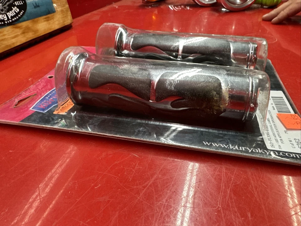 Empuñaduras Kuryakyn ISO-Flame para motocicletas Honda Suzuki Victory cromadas - #6262 Foto 4 de 4