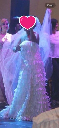 Wedding dress - Picture 8 of 9