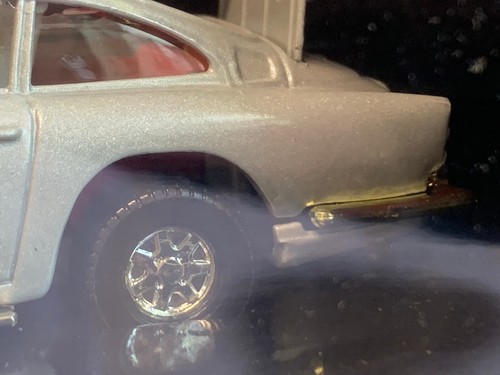1999 Corgi JAMES BOND ASTON MARTIN DB5 Diecast Scale Model Vehicle in Box - Picture 15 of 24