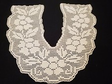 Beautiful vintage white hand made collar with flower motifs
