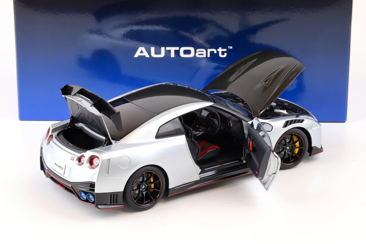 ディーラー特注 1/18 AUTOart 日産 GT-R R35 右ハンドル AUTOart 1/18 日産 GT-R （R35） ニスモ スペシャルエディション