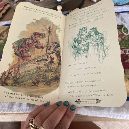 1989 Little Snow White -Softback - Picture 3 of 6