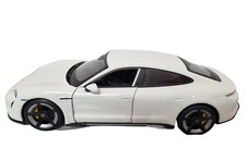 Porsche Taycan 2019 weiß Modellauto 1:24 Bburago( Verpackung Beschädigt) Neu Ovp