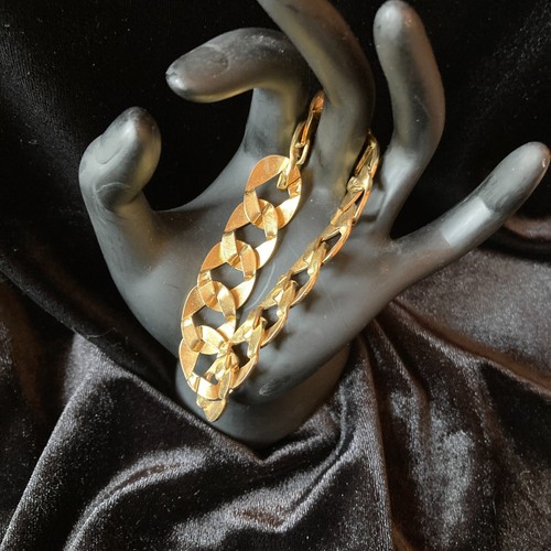 Vintage Monet 7.5" Bracelet Gold Tone Large Curb Link Fold Over Clasp - Picture 3 of 13