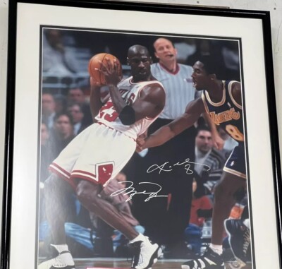 Michael Jordan サイン入り写真 マイケル・ジョーダン直筆サイン入り実使用フロアピース
