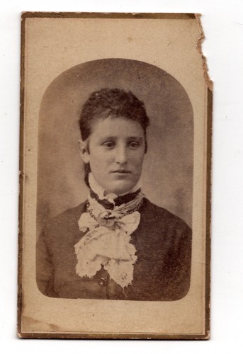 ANTIKE CDV UM 1880er R.G. GARDNER WUNDERSCHÖNE JUNGE DAME KANSAS CITY MISSOURI