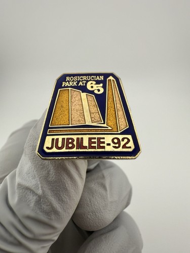Pin de solapa esmaltada vintage del parque rosacruz en 65 jubileo 1992. Orden Rosacruz. - Imagen 3 de 6