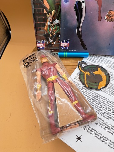 2023 Marvel Unlimited Plus Member Kit - Marvel Legends Red Suit Nova Figura Nuevo - Imagen 3 de 8