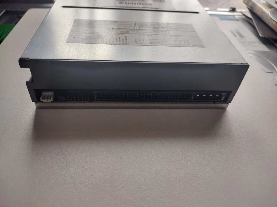 Toshiba XM-5701B 12X Internal 50 Pin SCSI CD-Rom Drive - BIEGE -Tested / Working - Image 4 of 4