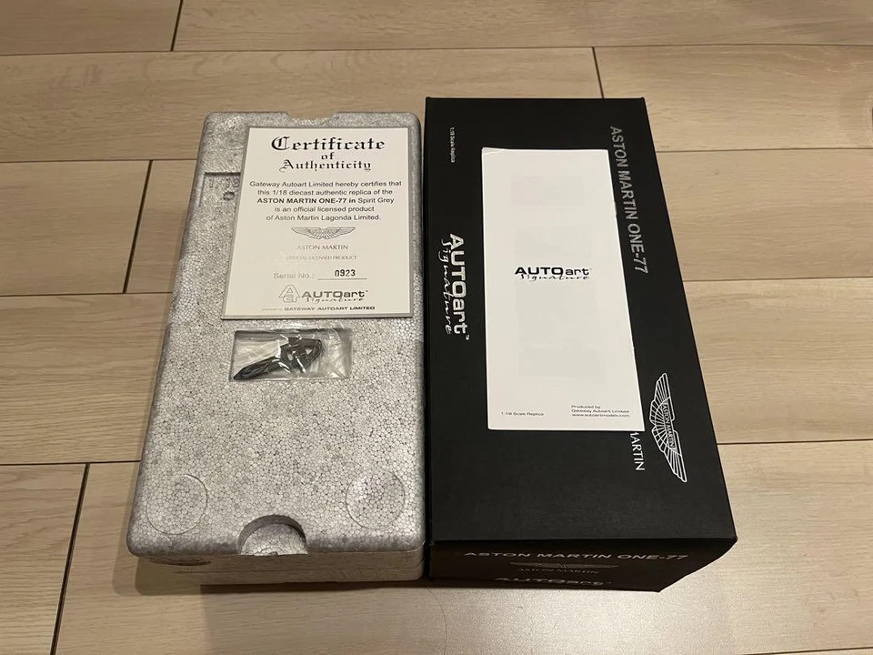 AUTOart Aston Martin 1/18 One 77 Diecast Model Spirit Grey con certificato - Immagine 2 di 4