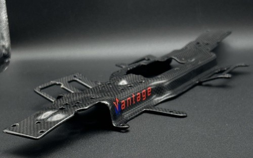 Vantage Carbon Fiber Extended Chassis für den Traxxas Revo 3.3 - Bild 3 von 5