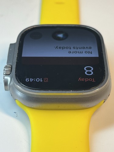 Apple Watch (Ultra 2) 49mm Natural Titanium (LTE) w/ Yellow Band - Excellent - Photo 4 sur 6