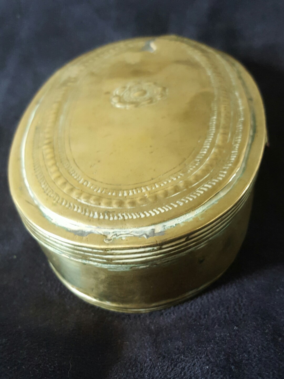 ANCIENNE BOITE TABATIERE HOLLANDAISE EN CUIVRE CISELE EPOQUE XVIII ème - Photo 3/8