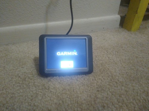 Garmin Nuvi 260 with cord