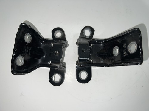 07-11 Hyundai Accent OEM Door Hinge Rear Left Upper  & Lower Set - Picture 1 of 3