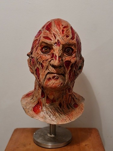 1:1 Freddy Krueger Bust (Part 4) - Overhauled Trick or Treat Studios Mask. - Foto 8 di 10