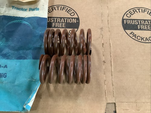 Lot of 4, Nos Ford Tractor EAA-6513-A Valve Springs - Picture 4 of 4