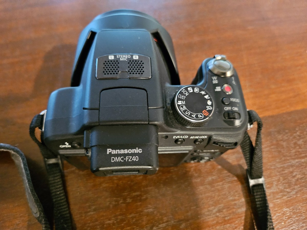 Panasonic LUMIX DMC-FZ40/DMC-FZ45 14.1MP Digital Camera